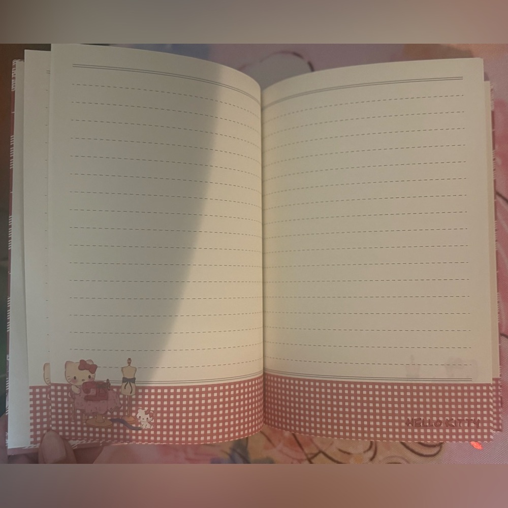 🆕 Hello Kitty Hardcover Notebook - Picture 2 of 2